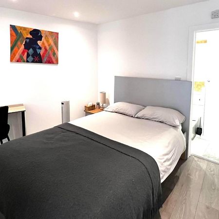 Modern Studio Apartment With Free Wifi Londra Esterno foto