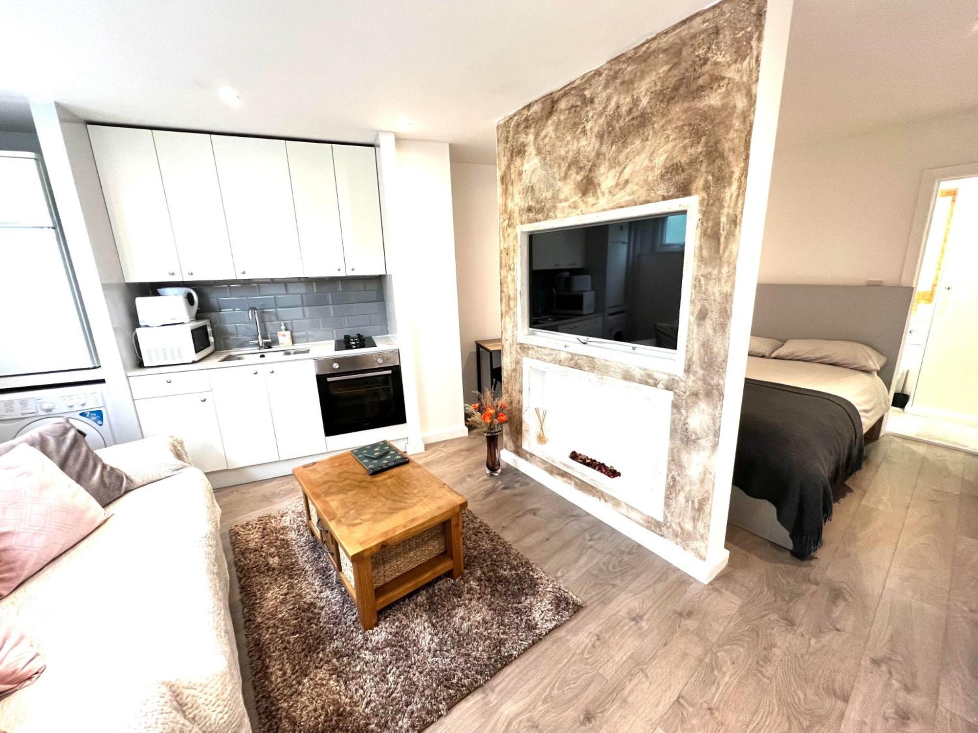 Modern Studio Apartment With Free Wifi Londra Esterno foto