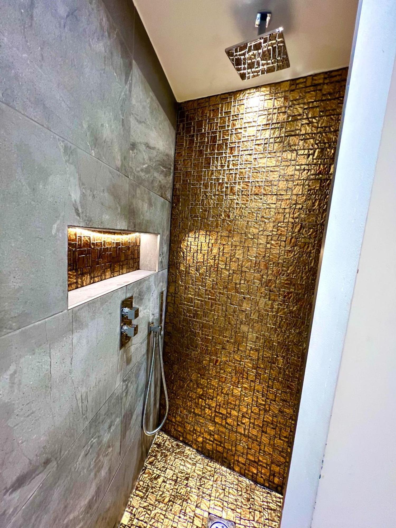 Modern Studio Apartment With Free Wifi Londra Esterno foto